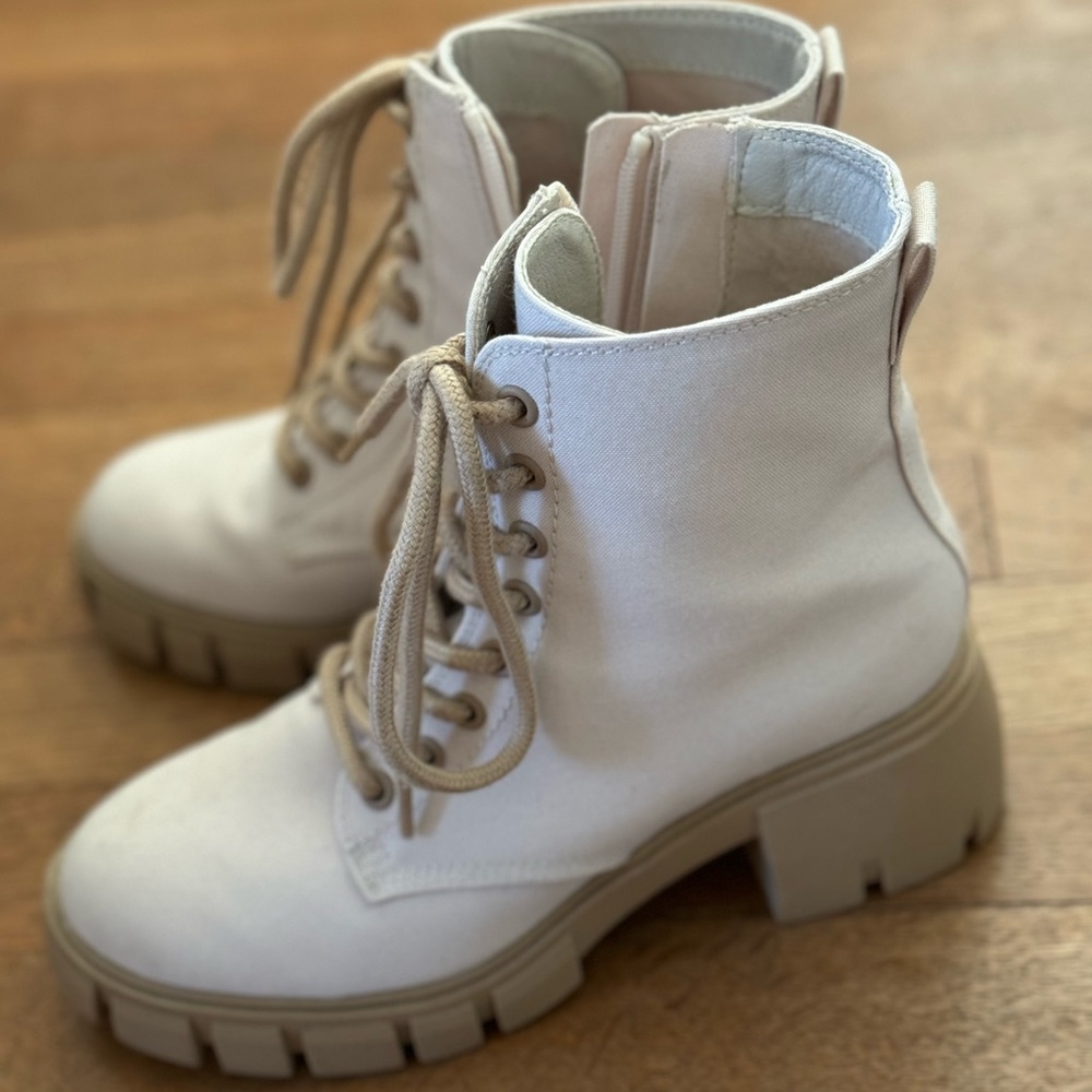 Universal Thread Boots